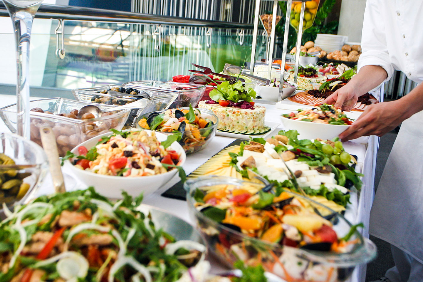 Medelhavsinspirerad cateringbuffé med 10 rätter från Leonardos