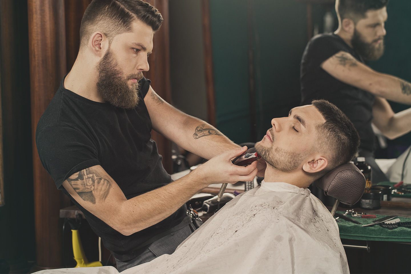Drop in Herrklippning med rakning eller trimning av skägg i Majorna
