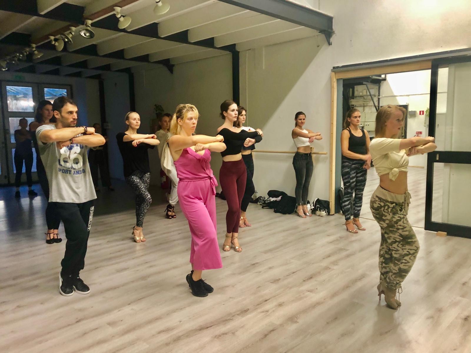 Nybörjarkurser i dans hos Dakali Dance School (3 av 6)