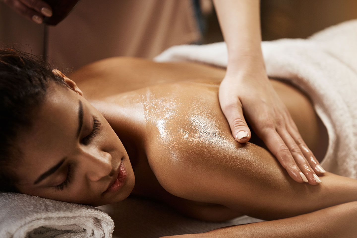 Klassisk helkroppsmassage 50 min hos OueisBeauty Mellersta Förstaden