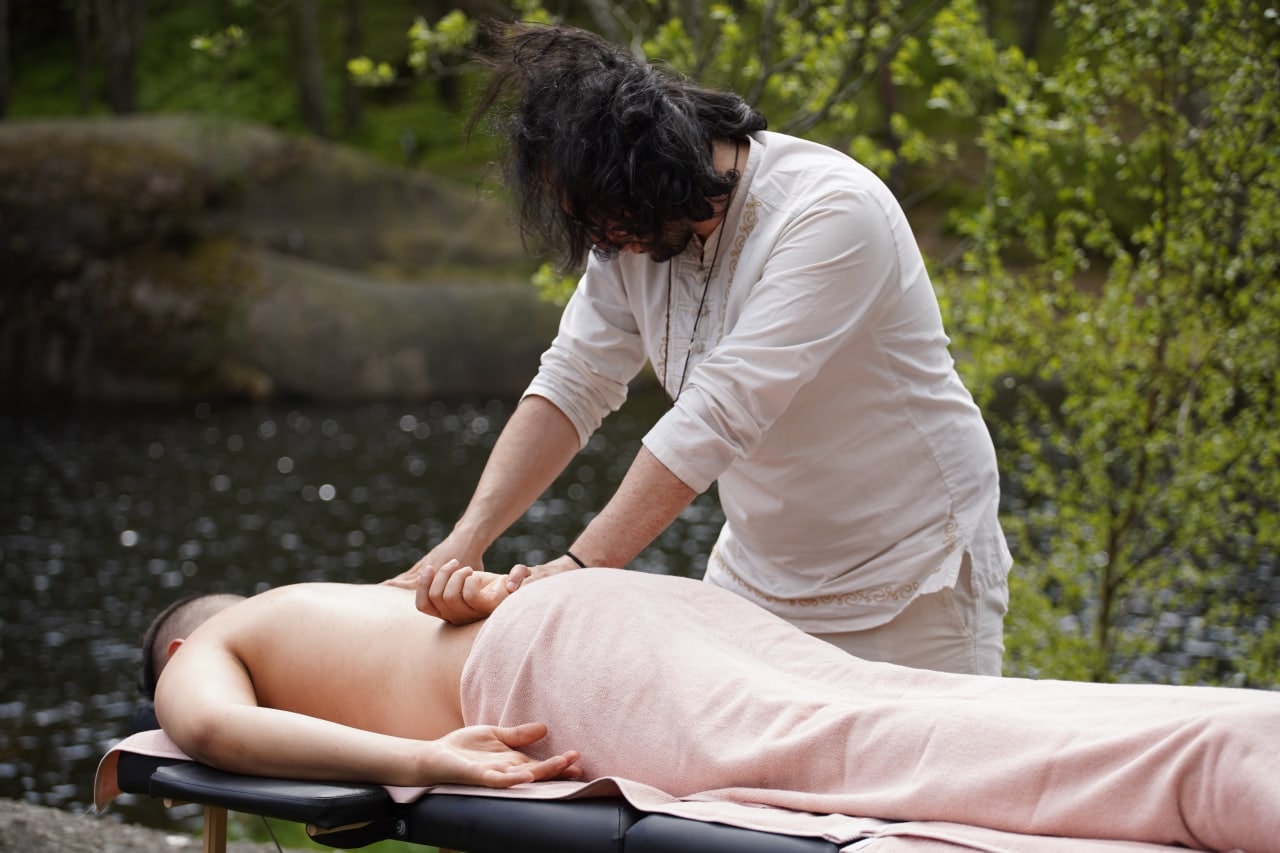 Valfri massage hos Relaxator, välj mellan 5 olika, 45-60 min (4 av 12) (5 av 12)