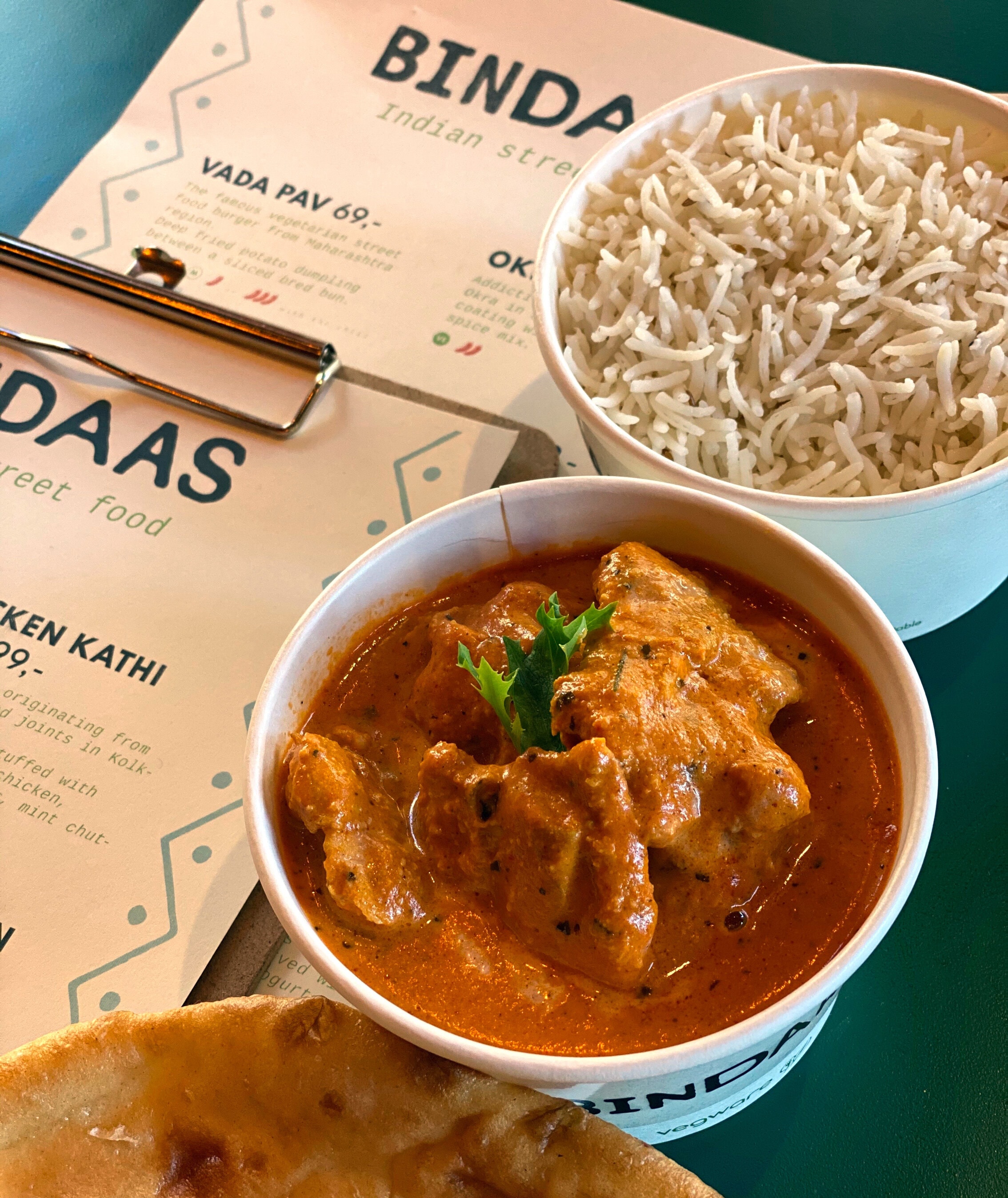 Lunsjtilbud hos Bindaas! Valgfri curry, naan og chutney (4 av 6)