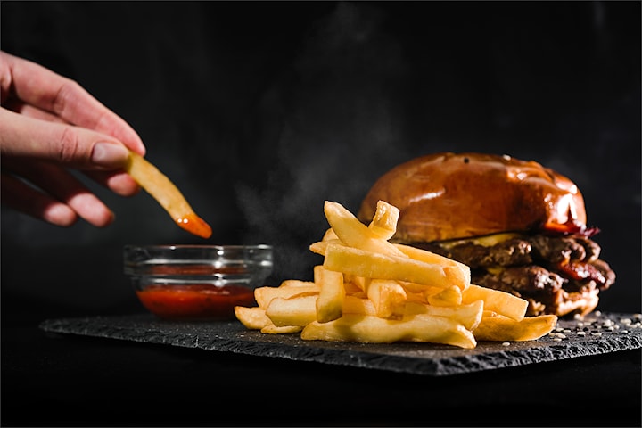Valgfri burger med fries for kun 159,- hos Skatten på Tøyen