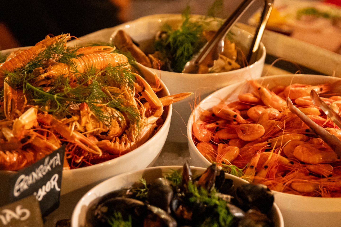 Julbord med show på Franses Hönö