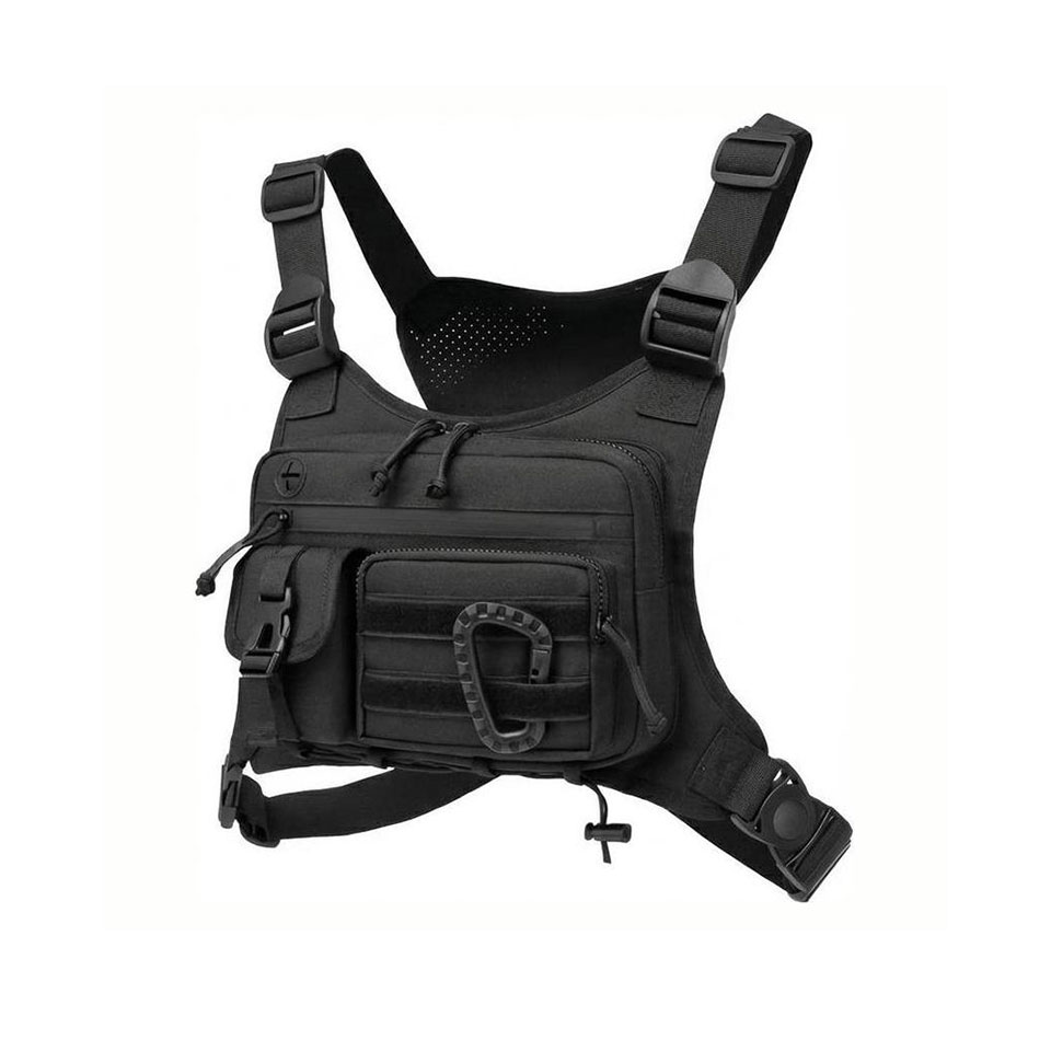 Taktisk brystveske i vannavvisende materiale med refleks