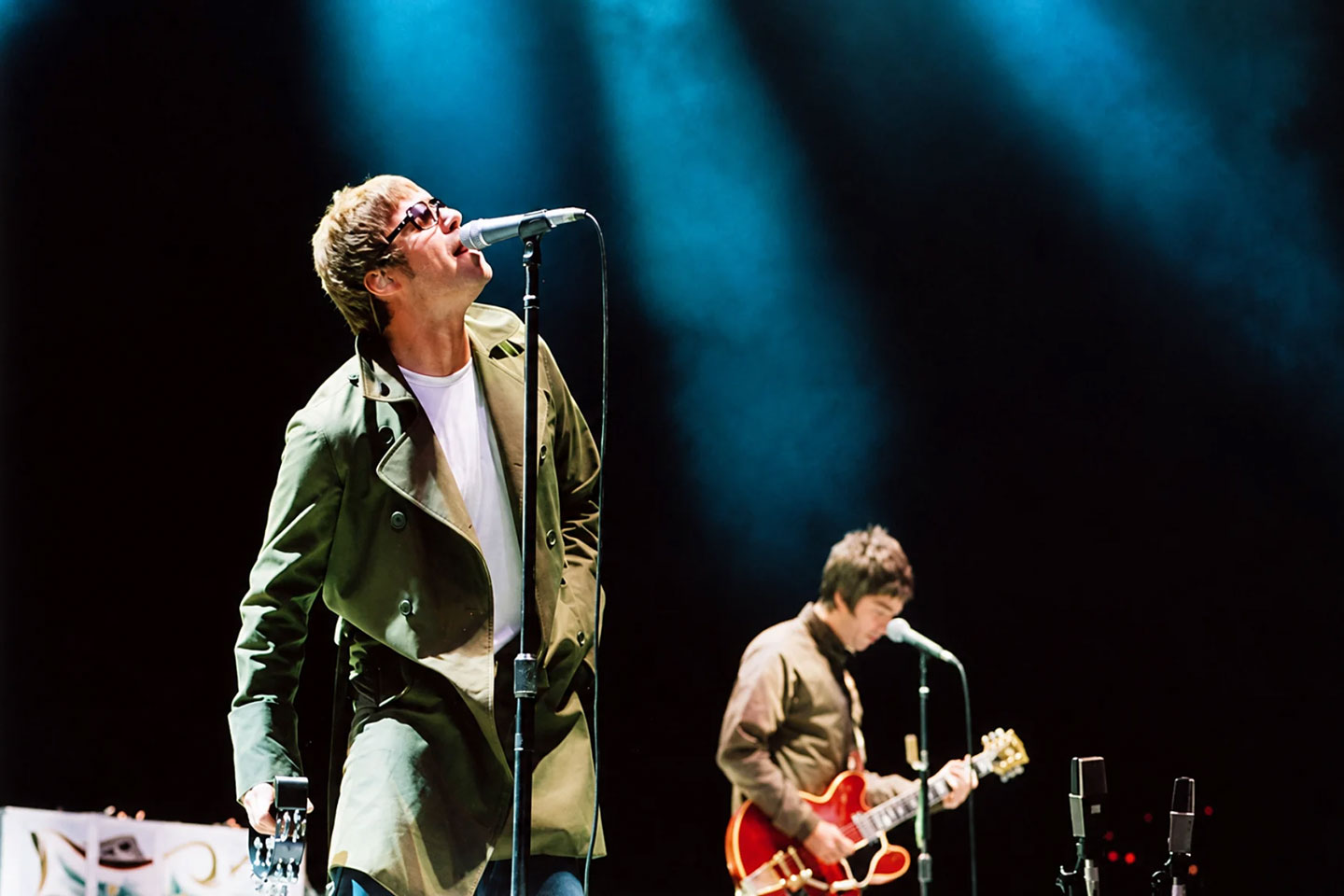 2 nätter i Manchester med boende, frukost & konsertbiljett till Oasis