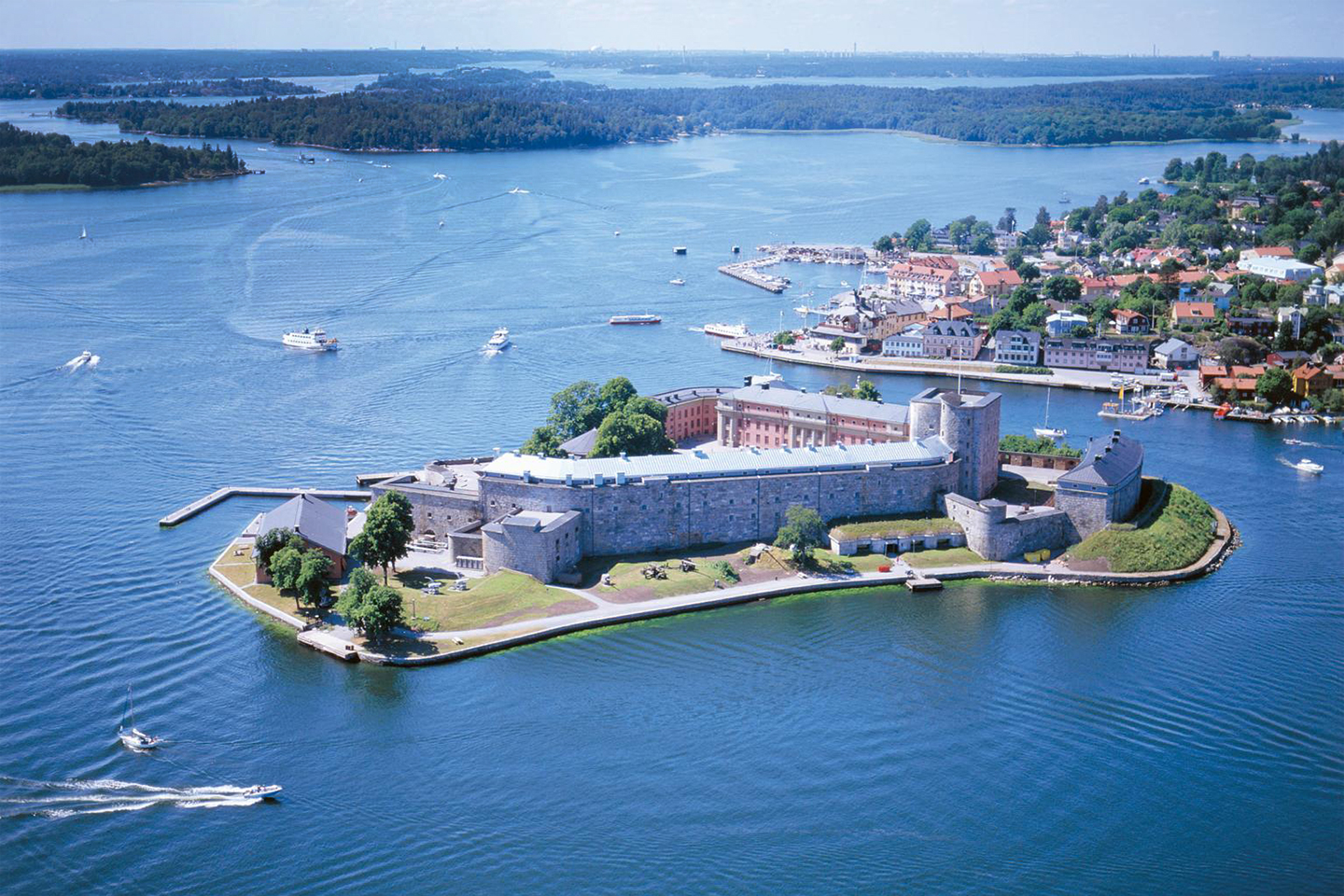 1 natt för 2 i skärgårdsmiljö med frukost på Vaxholms kastell