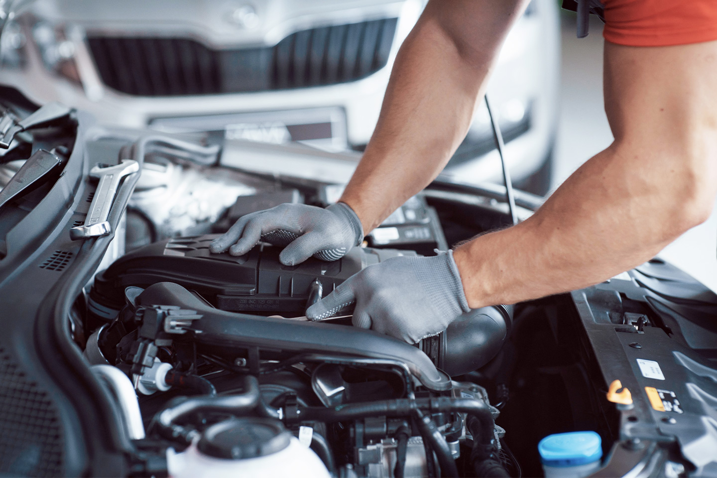 Professionell basservice hos V59 bilverkstad på Östermalm