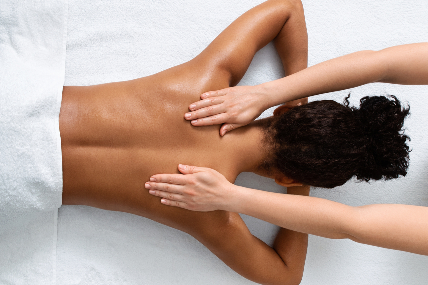 Medicinsk ryggmassage 40 min hos Catalin Body Therapy vid Avenyn