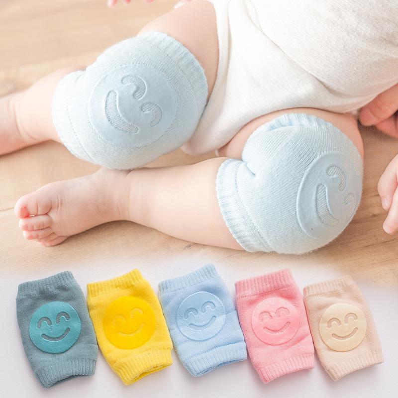 Knäskydd för bebis som lär sig krypa mot smärta och skav - Behover.se