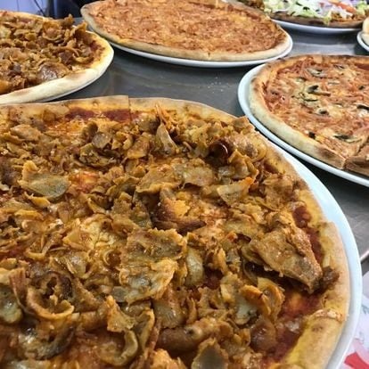 Stenugnsbakad pizza från Silverkråkans Pizzeria, Västra Frölunda (4 av 5)