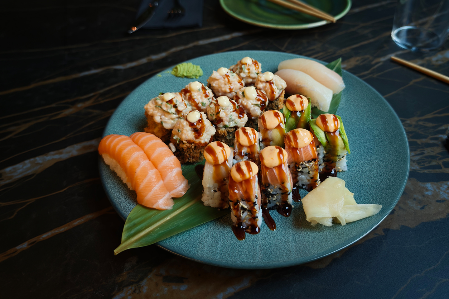 Kokkens utvalgte sushi hos NAMI Asian Fusion Restaurant i Nydalen