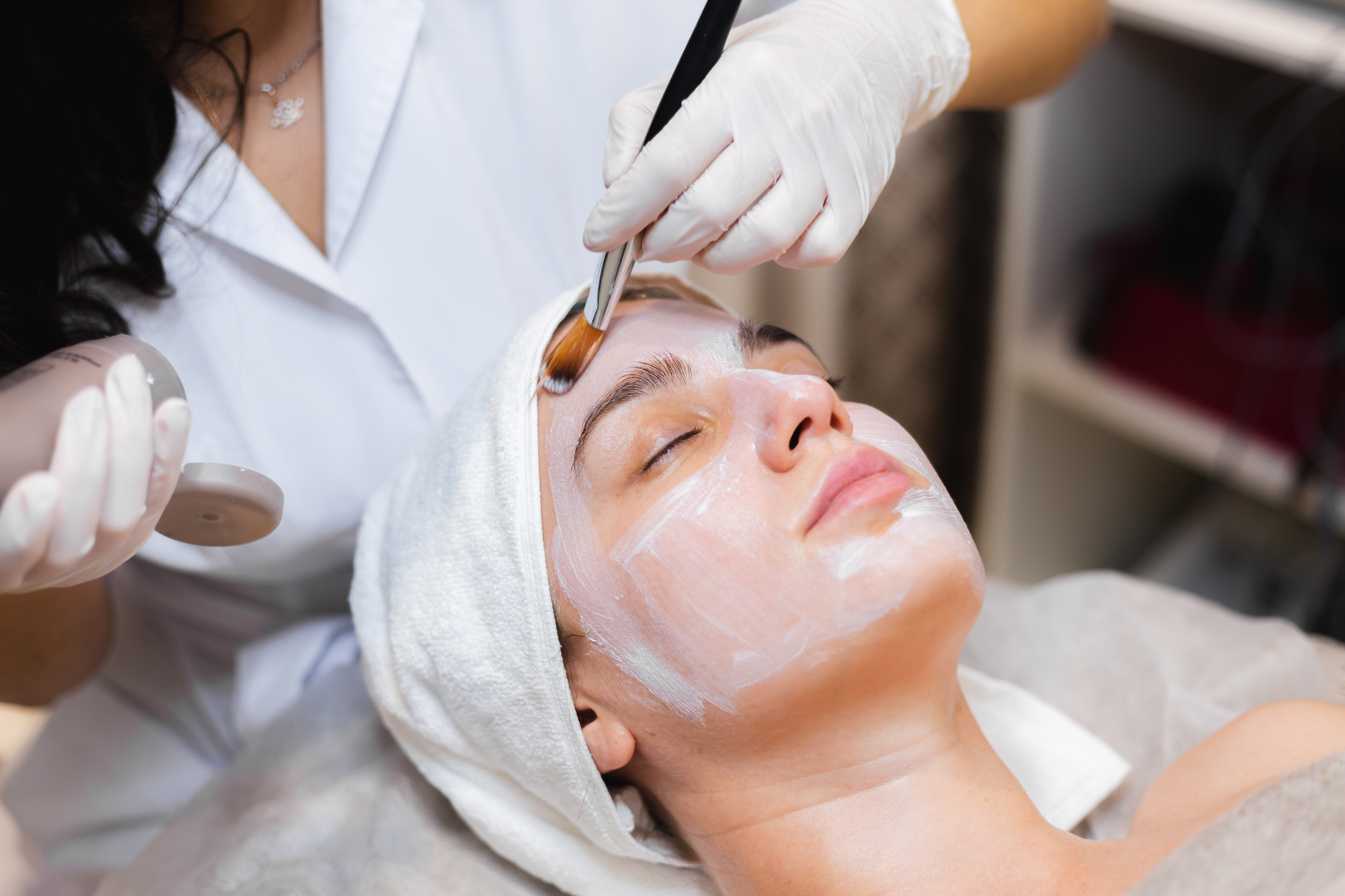 Klassisk ansiktsbehandling 60 minuter hos Roz Beauty