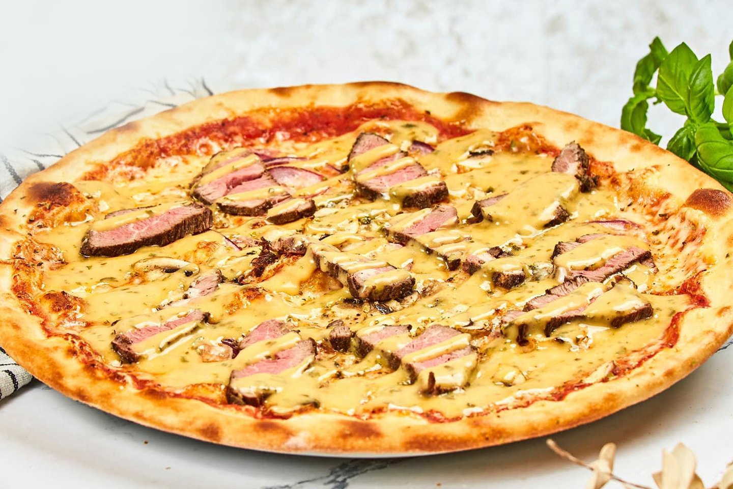 Halv pris på svensk pizza, et nytt konsept hos Slice Pizza i Oslo Sentrum (1 av 10)